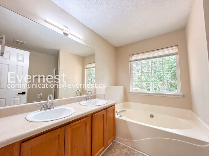Building Photo - 2929 Edgefield Ct SW