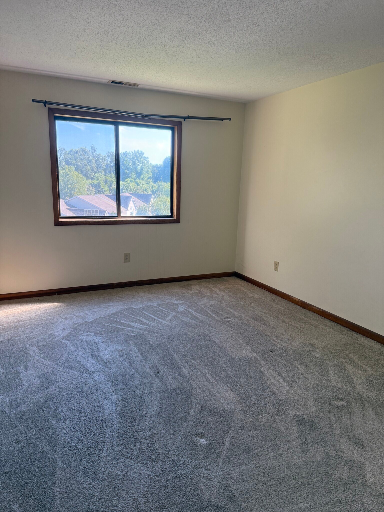 Primary bedroom - 166 Old Brookfield Rd