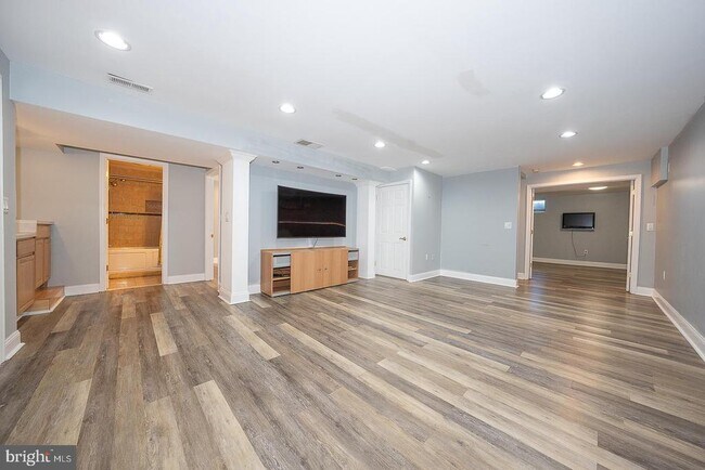 Building Photo - 1099 Armstrong Ct