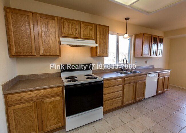 Building Photo - 985 Ridgebury Pl
