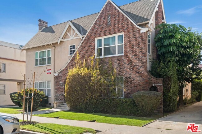 Building Photo - 643 S Detroit St