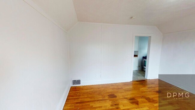 Building Photo - 129 S Hosmer St