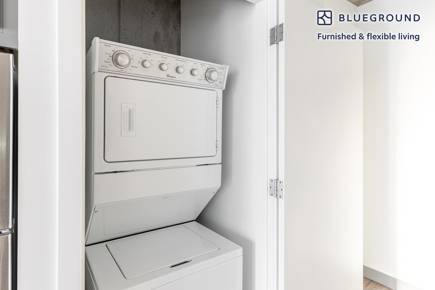 Building Photo - 215 W Lake St