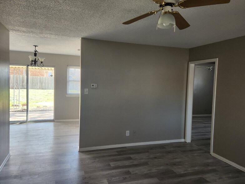 Building Photo - 2001 N McKinley Ave