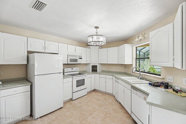 Building Photo - 2088 Sun Valley St