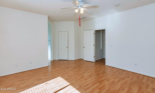 Building Photo - 12839 W Sells Dr