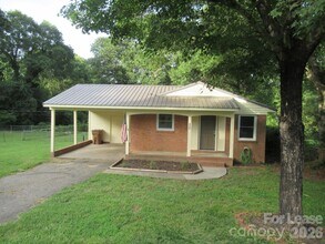 Building Photo - 208 Crescent Ct