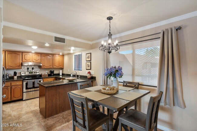 Building Photo - 4303 E Cactus Rd