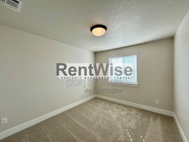 Building Photo - 5690 N Jumplist Ave