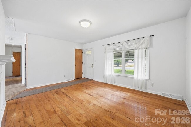 Building Photo - 1037 Stoneybrook Ln