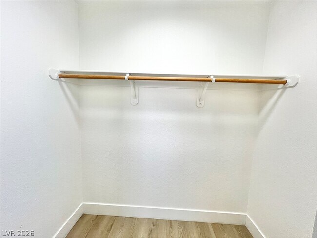 Building Photo - 1705 Encarta St