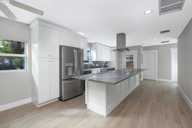 Building Photo - 1036 NE Wright Ave