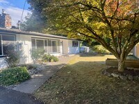 Building Photo - Must See Rambler!