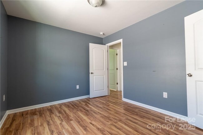 Building Photo - 108 Lookout Point Pl