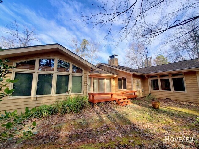 Building Photo - 2323 Ridgefield Dr