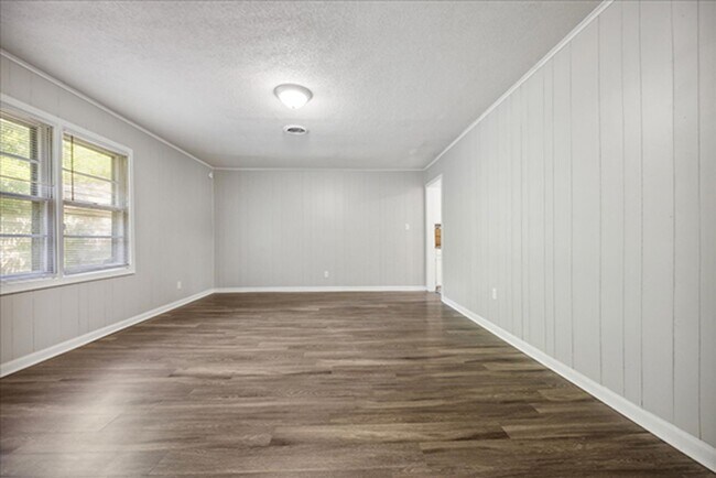 Building Photo - 2048 Whitney Ave
