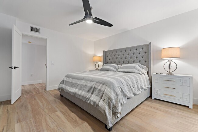 Building Photo - 3052 30th Ct