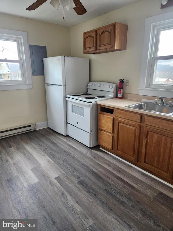 Primary Photo - 122 Spring St