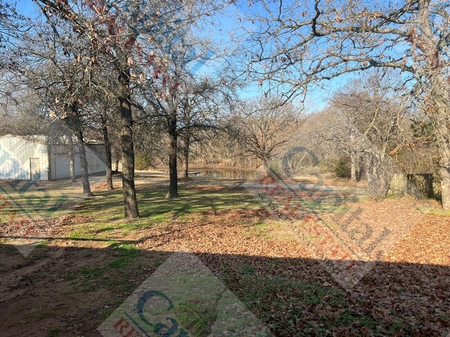 Building Photo - Country Beauty