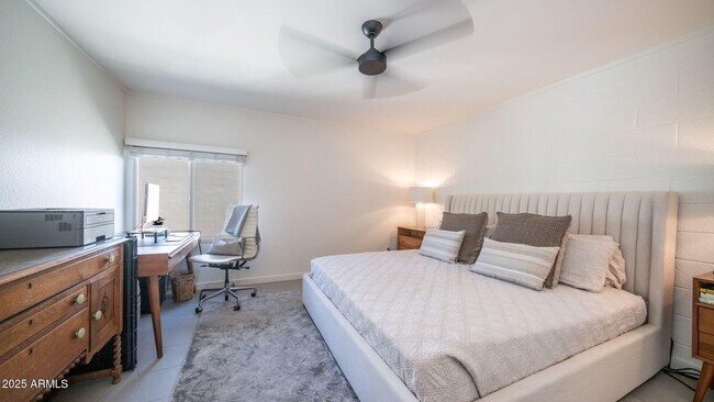 Building Photo - 4201 E Camelback Rd