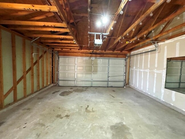 Building Photo - 251 Utterback