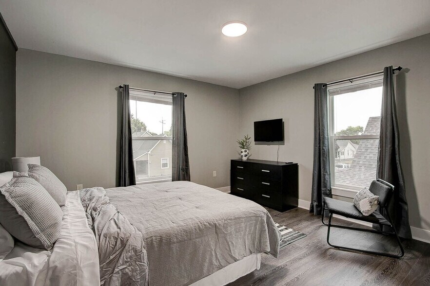 Building Photo - 42 S Holmes Ave