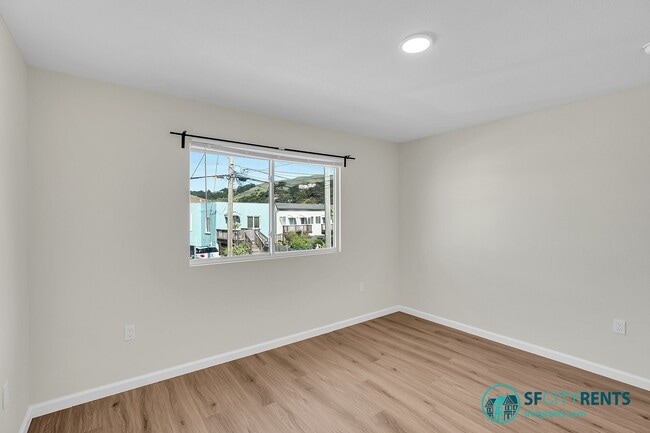Building Photo - Pacifica: Remodeled 2 Bed 1 Bath w/ Garage & Fenced Yard in Sharp Park