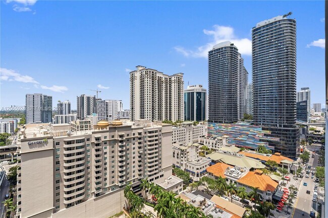 Building Photo - 1000 Brickell Plaza