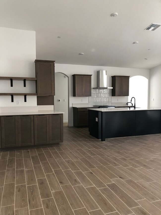 Building Photo - New Build, Modern Home in SW Bakersfield