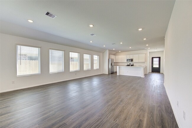 Building Photo - 5023 Lavaridge Dr