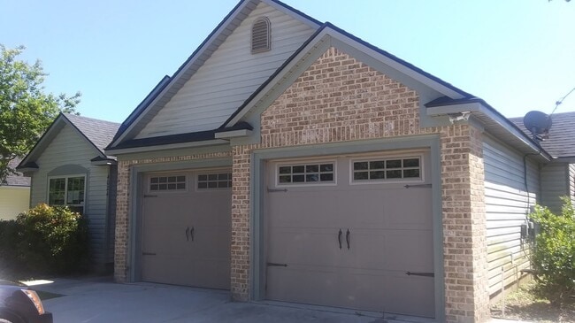 Building Photo - 4024 Glen Laurel Dr N