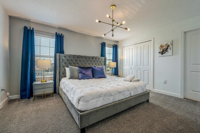 Building Photo - 5047 Windermere Ave