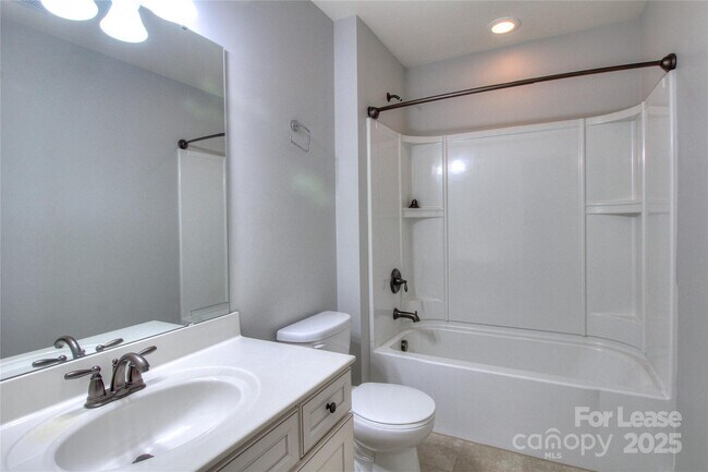 Building Photo - 1444 Ridgehaven Rd