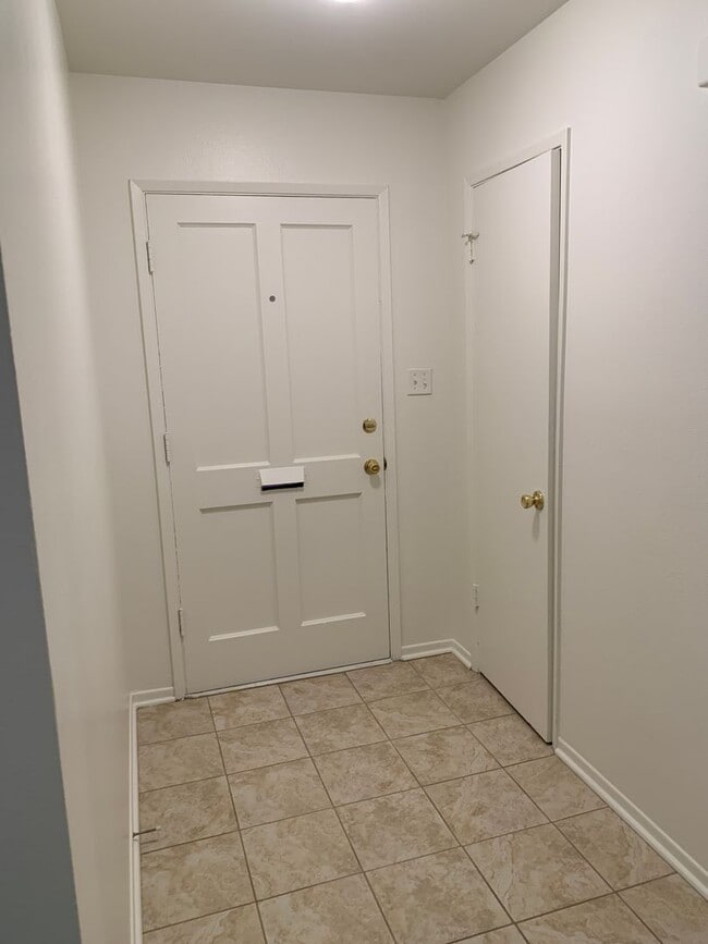 Building Photo - Great Neighborhood, 3 Bedroom Home for Rent