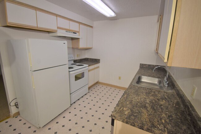 Building Photo - 3-Bedroom, 1-Bathroom Apartment in the Hea...