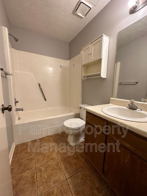 Building Photo - 1 Flowering Peach Ct