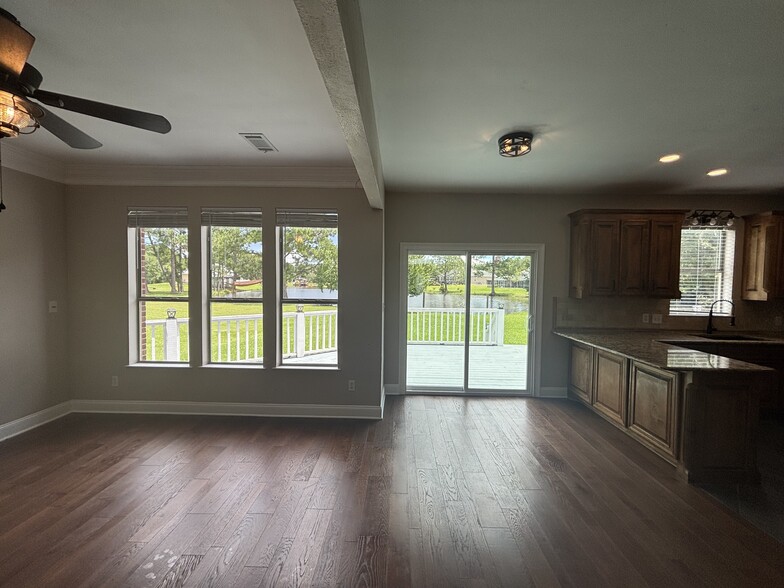 Building Photo - 7432 San Ramon Dr