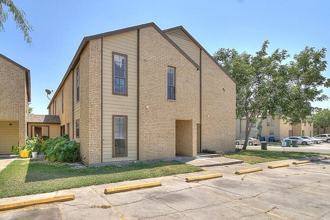 Building Photo - 2314 Capitan Dr