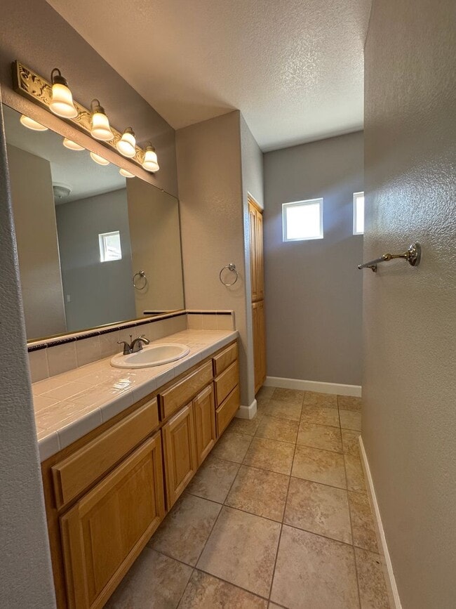 Building Photo - 360 Allenwood Ct