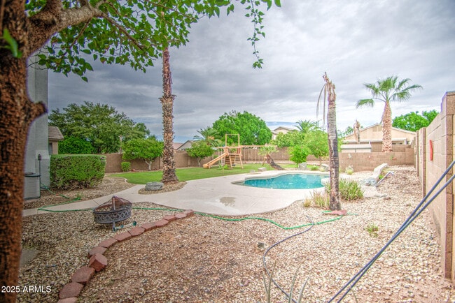 Building Photo - 3938 E San Pedro Ave