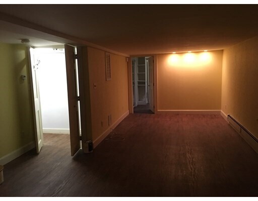 Primary Photo - 19 Carisbrooke St