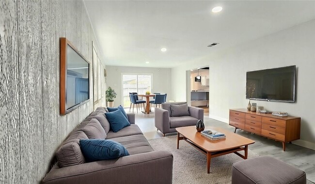 Building Photo - 403 Vance St