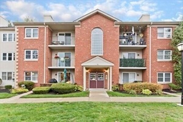 Building Photo - 32 Maple Crest Cir