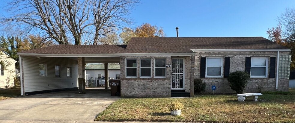 Primary Photo - 708 Stiles Cir
