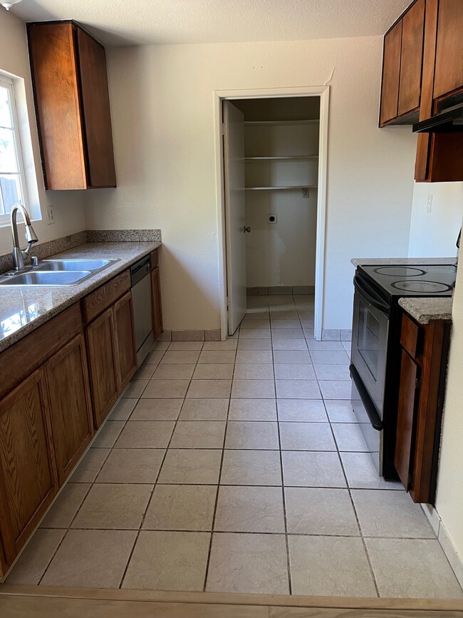 Building Photo - 1713 Askren Ct