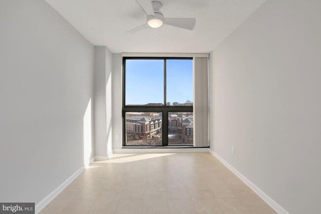 Building Photo - 1101 S Arlington Ridge Rd