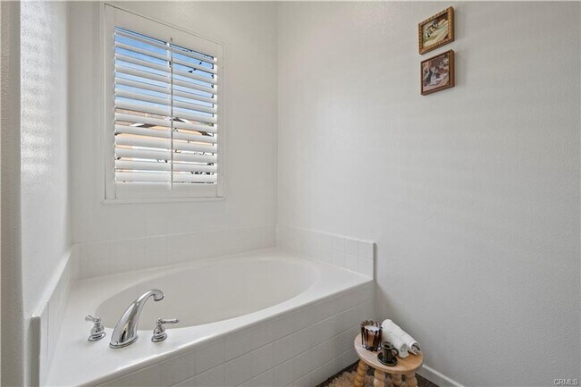 Building Photo - RECENTLY RENOVATED 3 BED, 3 BATH CONDO! $4,500 (OAK CREEK-IRVINE)