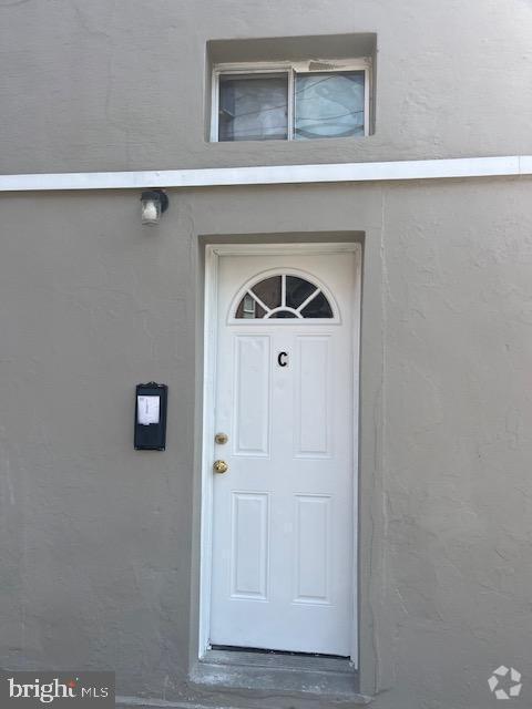 Building Photo - 467 W Queen Ln