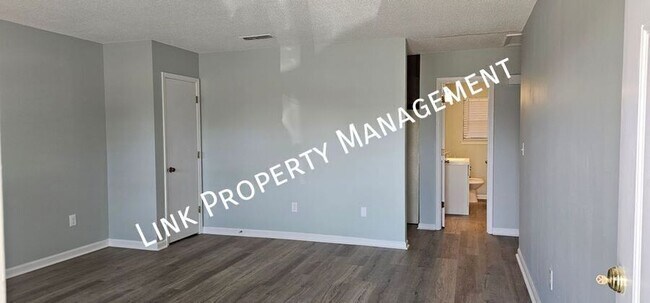 Building Photo - 900 Peppermill Rd