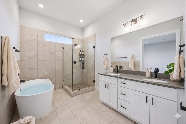 Building Photo - 6111 Campos Dr
